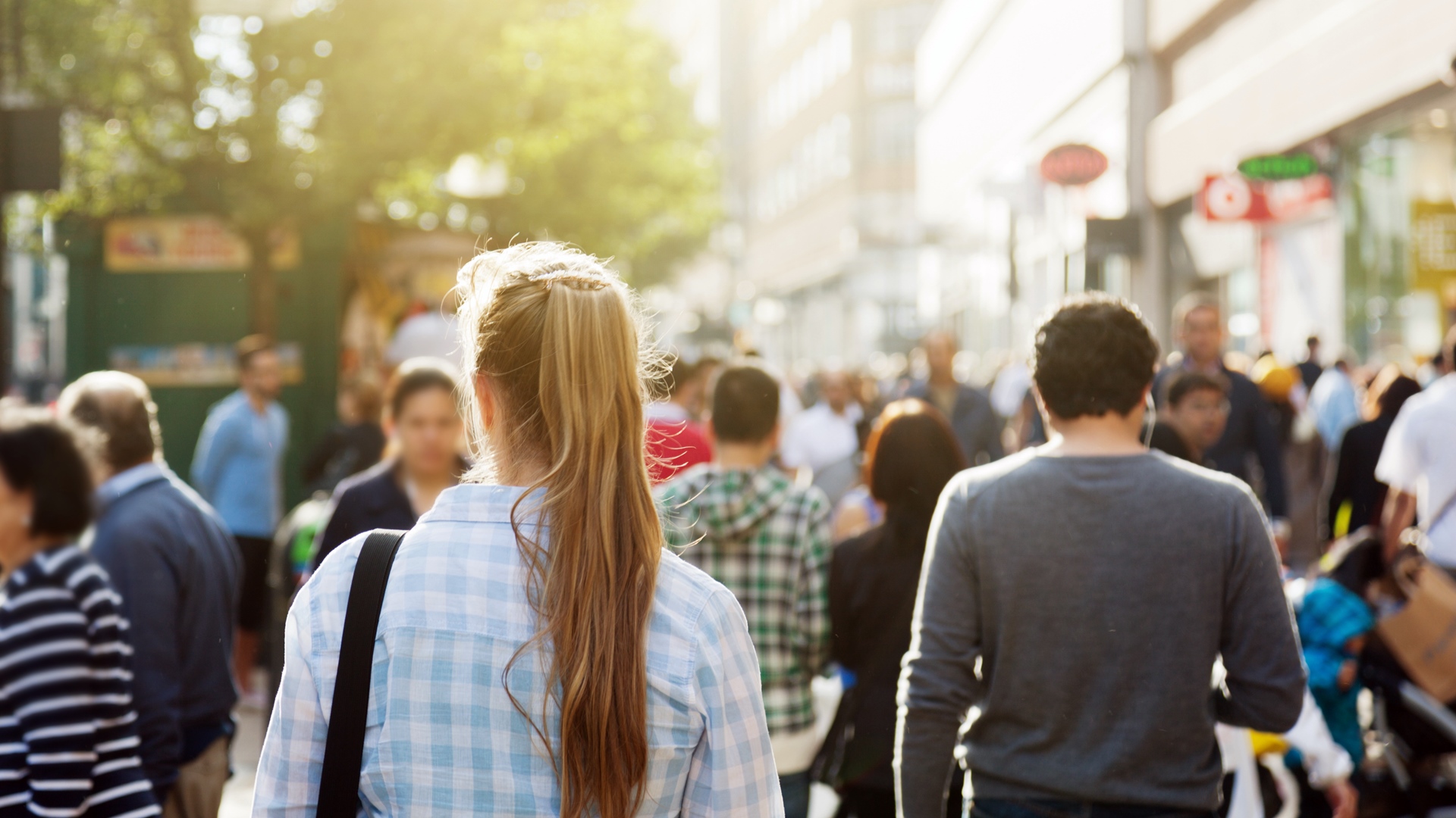 CBOS: młodzi lekceważą przestrzeganie ograniczeń dot. epidemii
