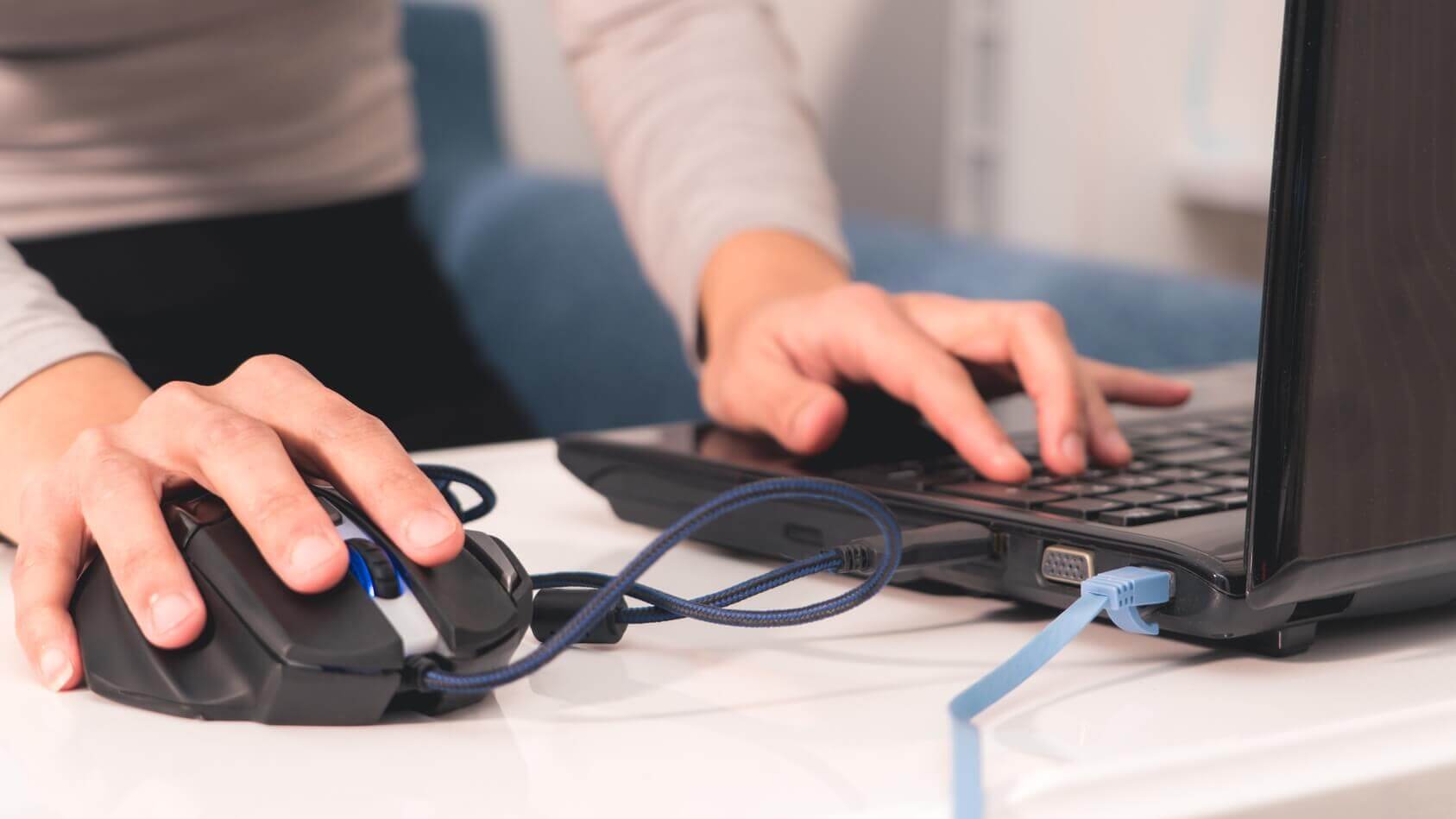 Chciała kupić prezent na Dzień Dziecka przez internet - straciła pieniądze