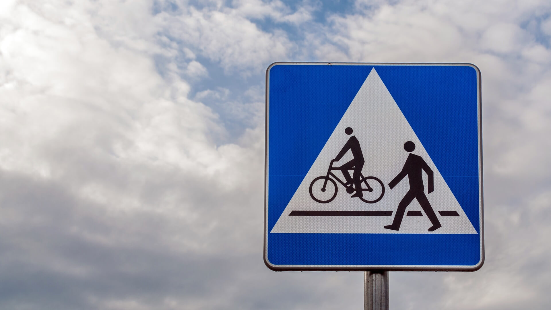 Rowerzyści mogą już przejechać kładką nad Kanałem Bystrym w Augustowie