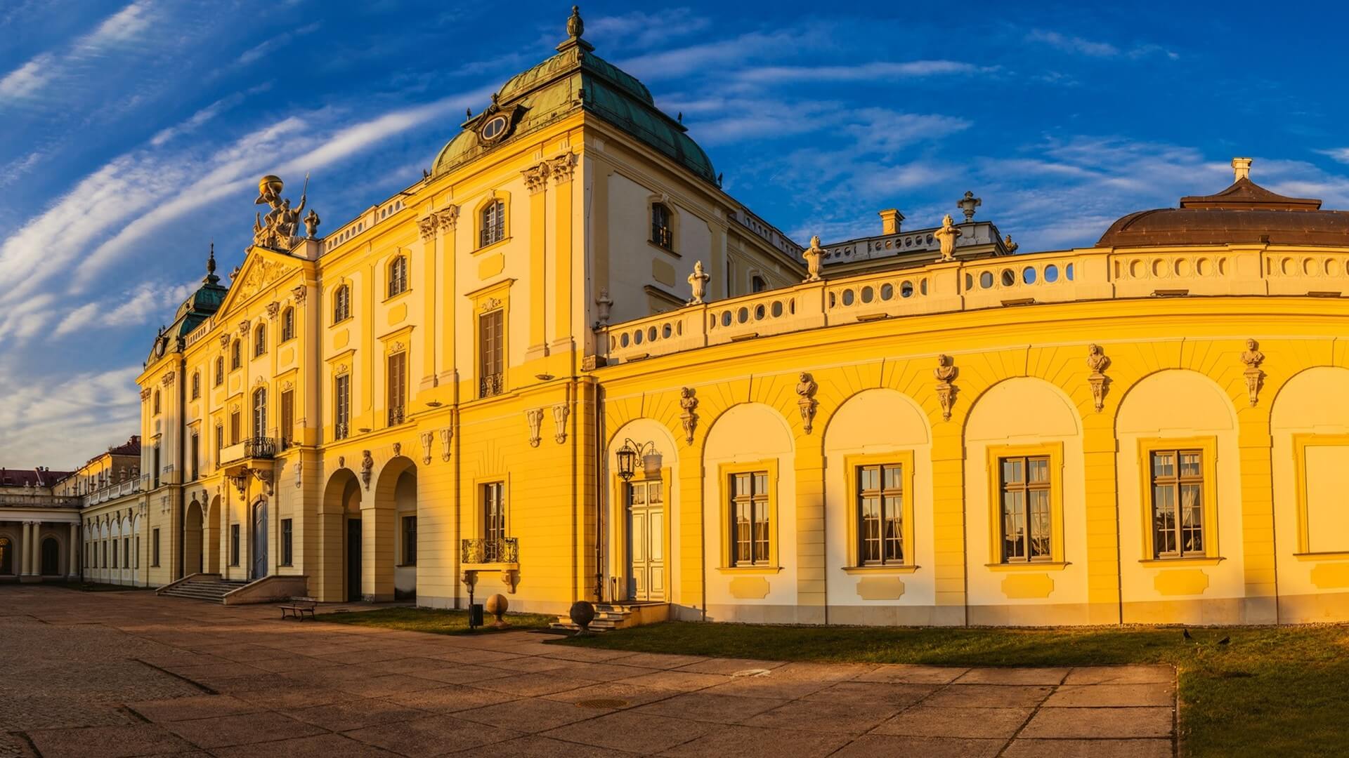 UMB świętuje 75-lecie. Będą historyczne spacery po Pałacu Branickich i zjazd absolwentów