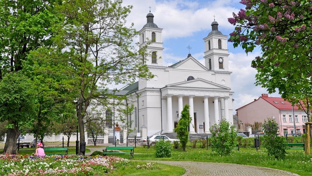 Suwałki. 33 - latek zatrzymany za zniszczenie elewacji budynku parafialnego