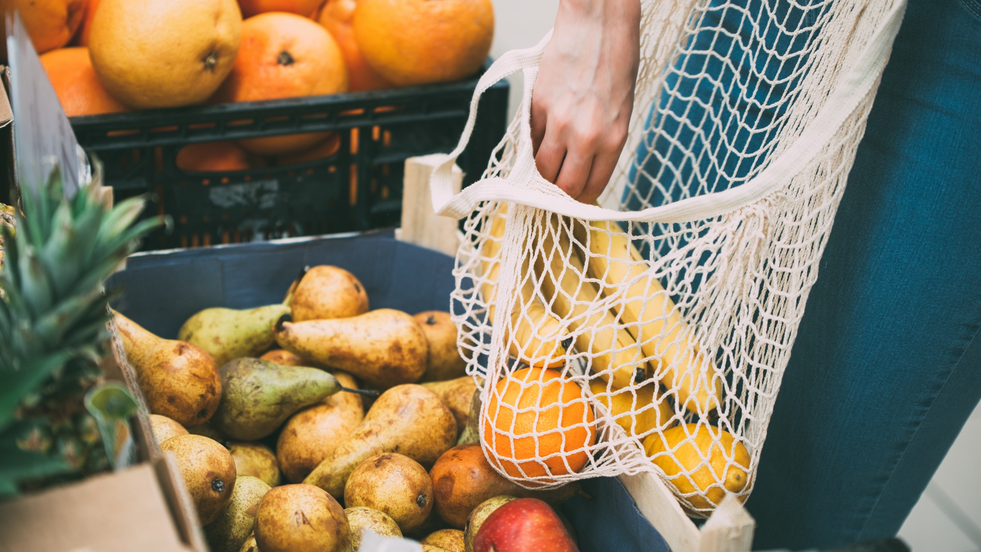 Z danych GUS wynika, że w marcu ceny towarów i usług wzrosły o ponad 16 procent