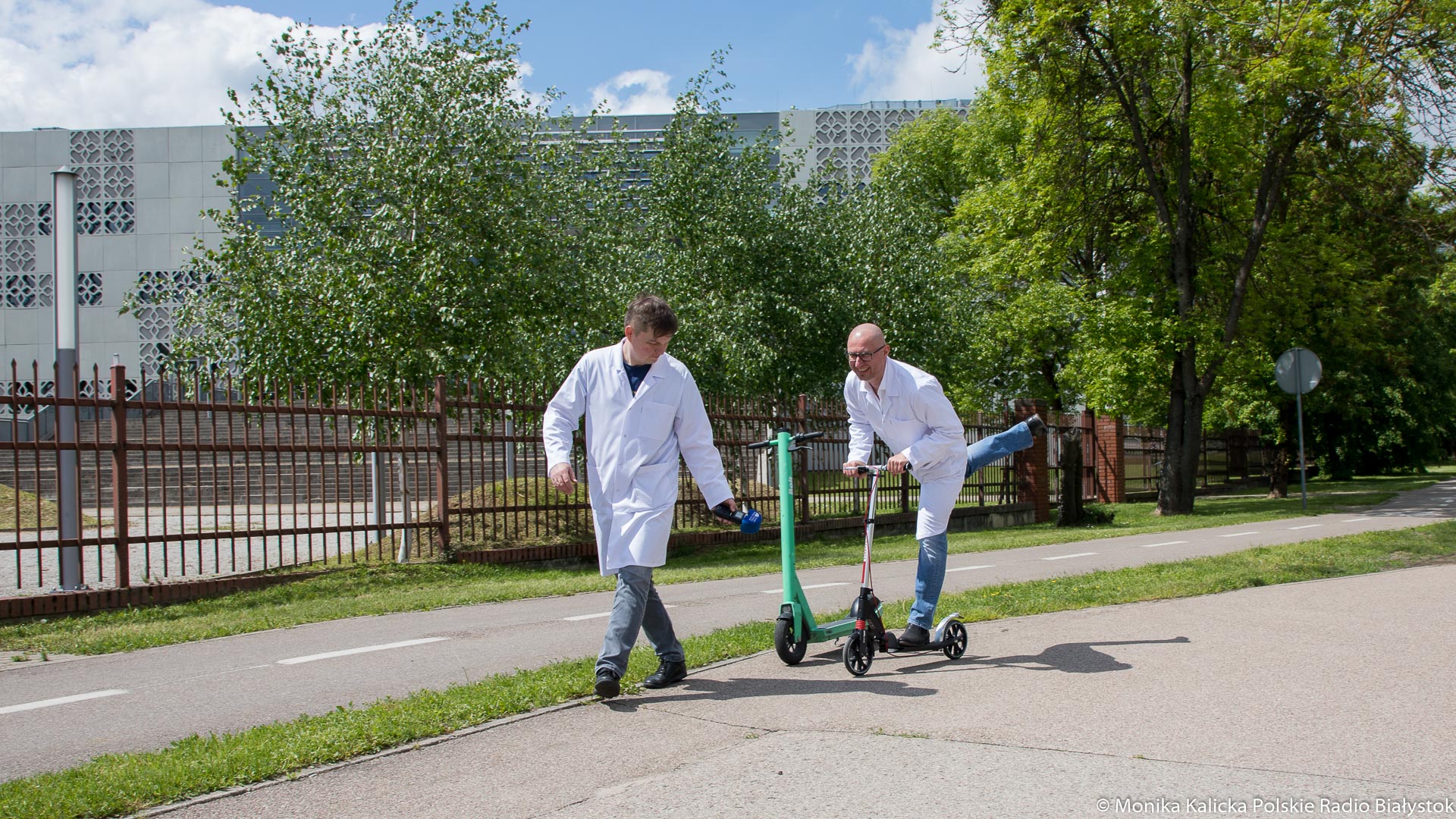 Czy jazda hulajnogą się opłaca? Sprawdzają Andrzej Ryczkowski i Kamil Kalicki