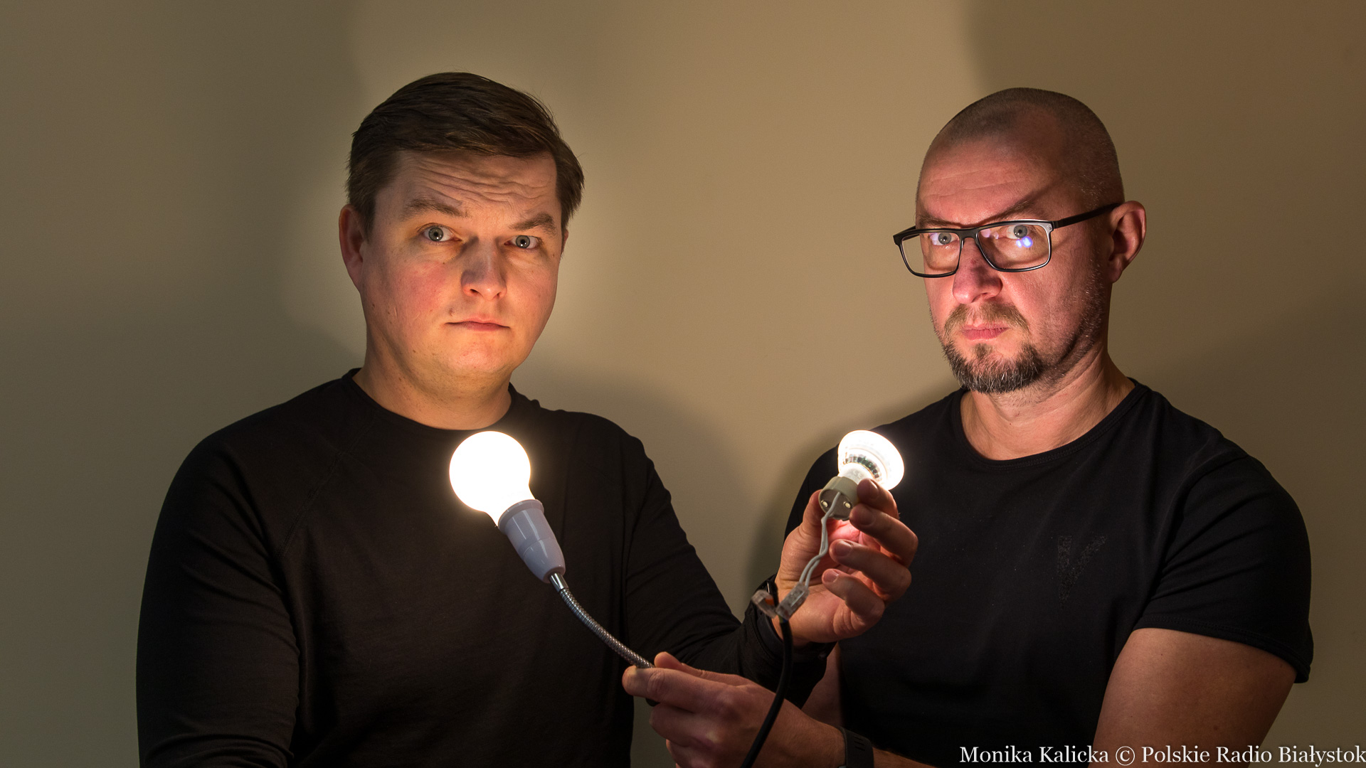 Cała prawda o żarówkach - eksperyment Kamila Kalickiego i Andrzeja Ryczkowskiego [zdjęcia]