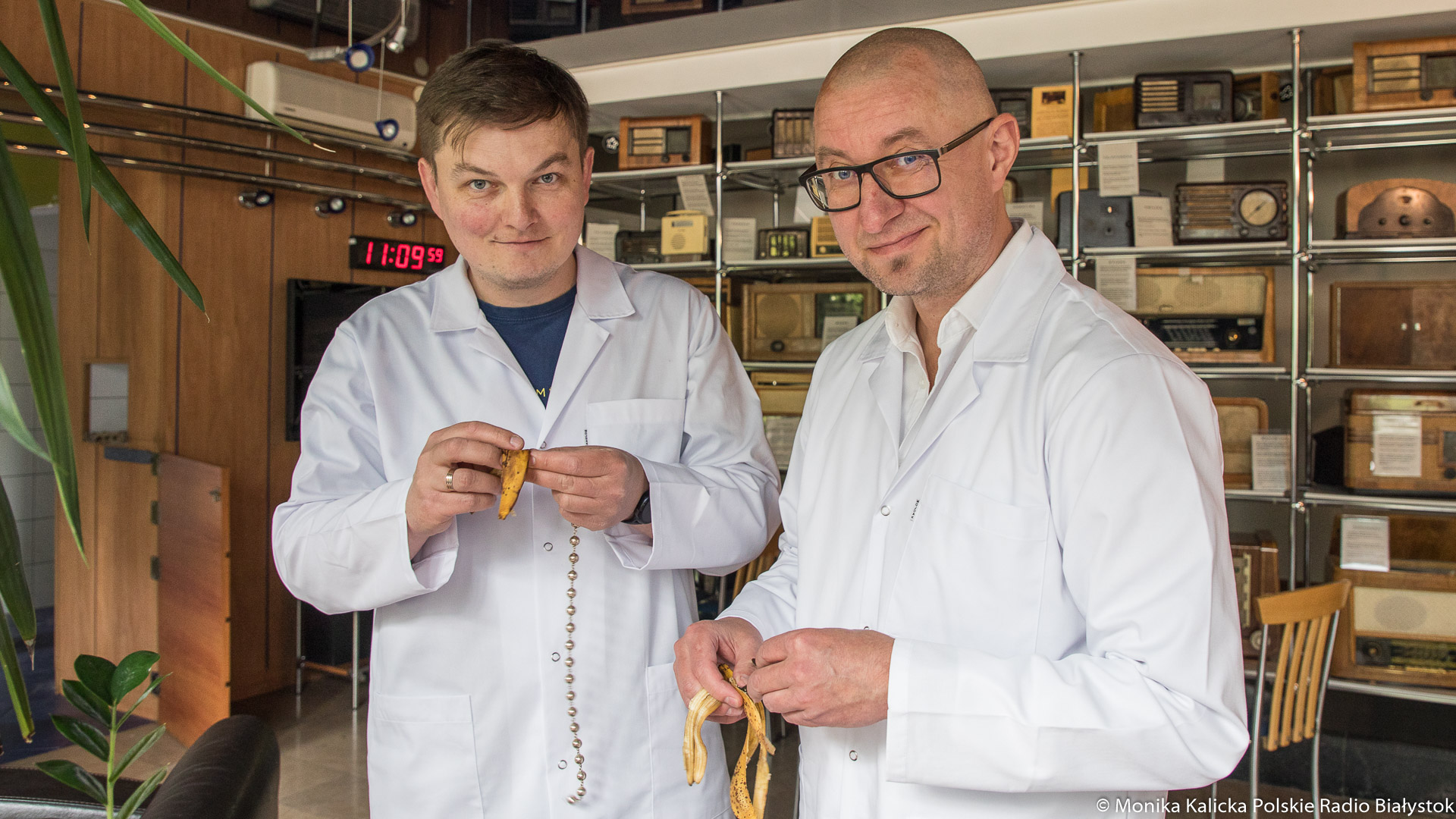 Drugie życie skórek od bananów - eksperyment Kamila Kalickiego i Andrzeja Ryczkowskiego [zdjęcia]