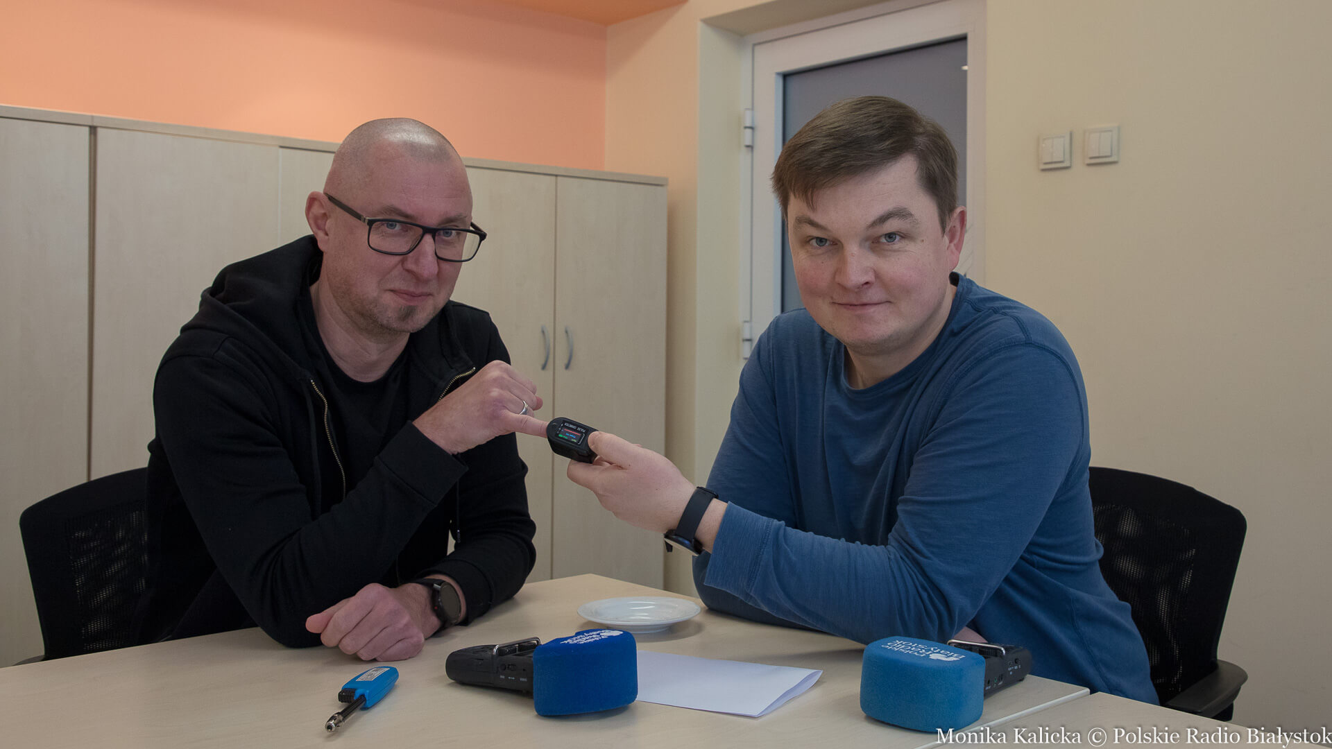 Jak działa pulsoksymetr? - eksperyment Kamila Kalickiego i Andrzeja Ryczkowskiego [zdjęcia]