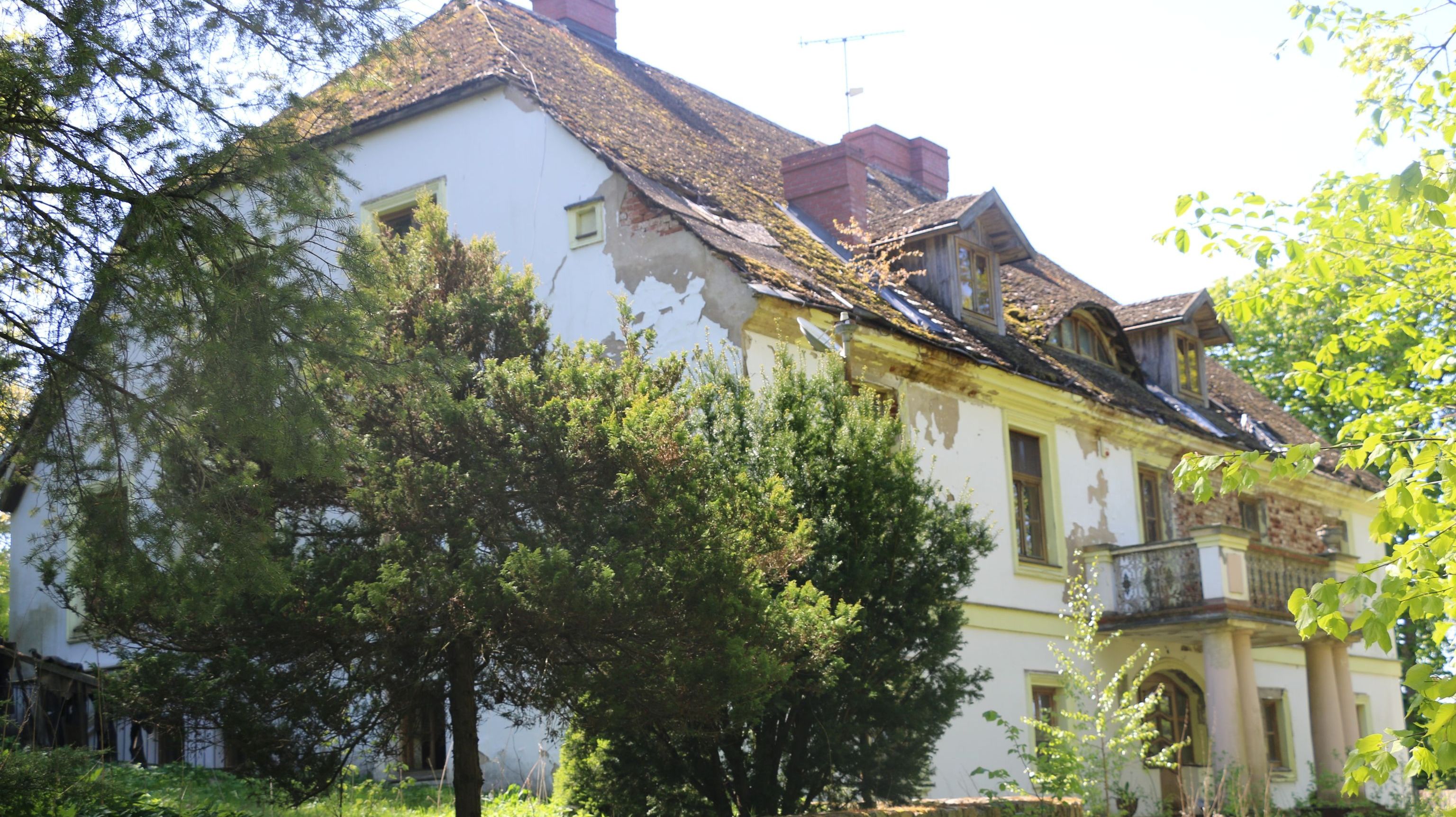 Co dalej z niszczejącym zespołem dworskim w Cisowie?