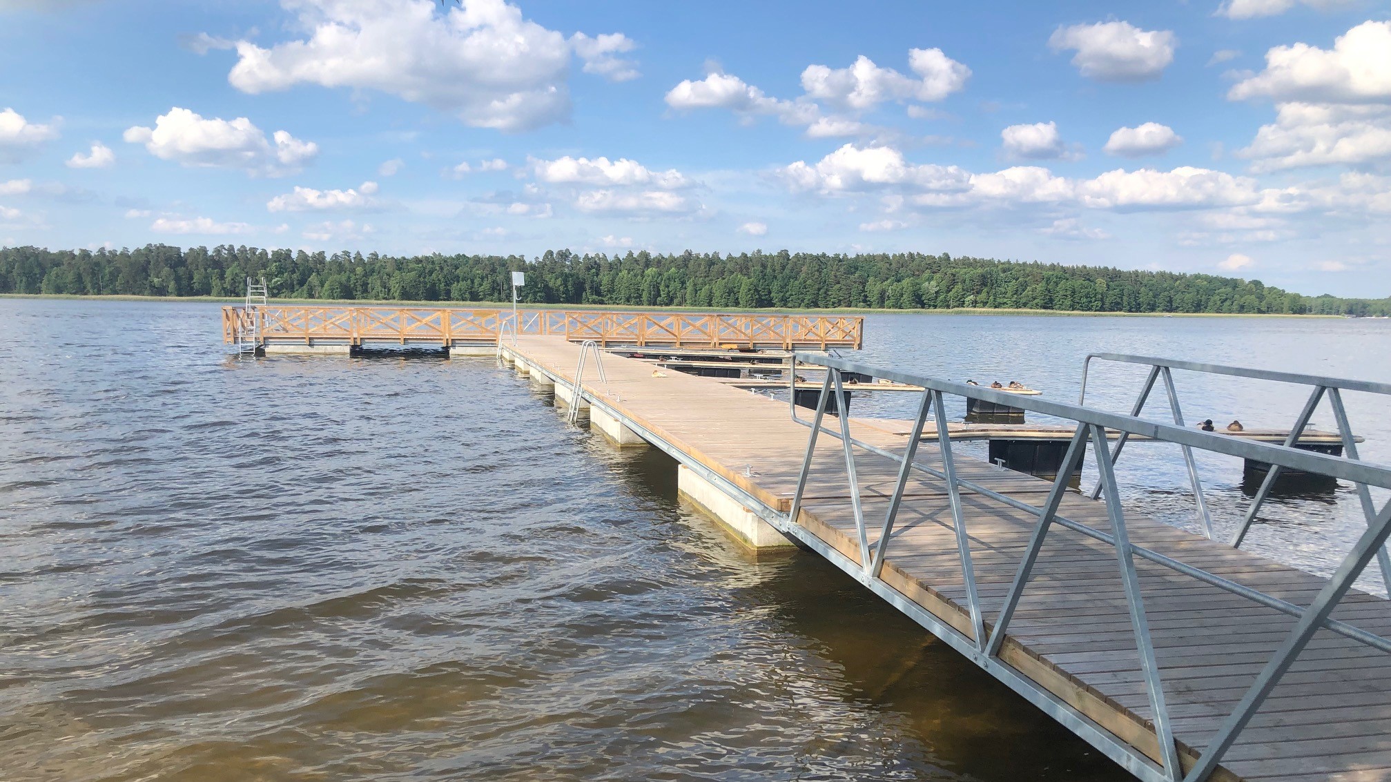 Nie będzie kąpieliska miejskiego przy nowych pomostach na plaży Bielnik w Augustowie
