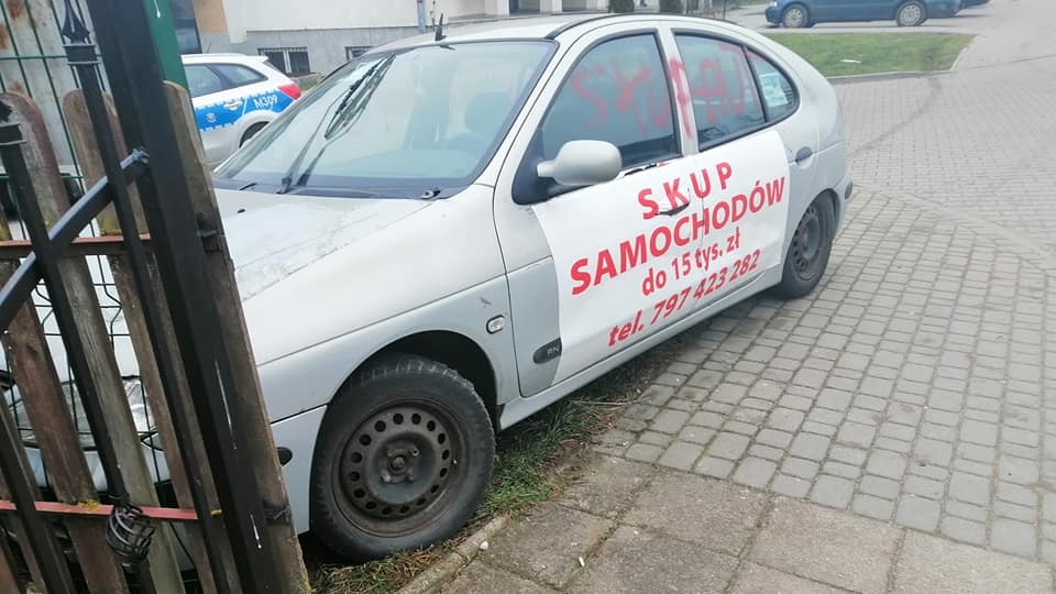 Do nietypowej kradzieży auta doszło na parkingu w samym centrum Filipowa
