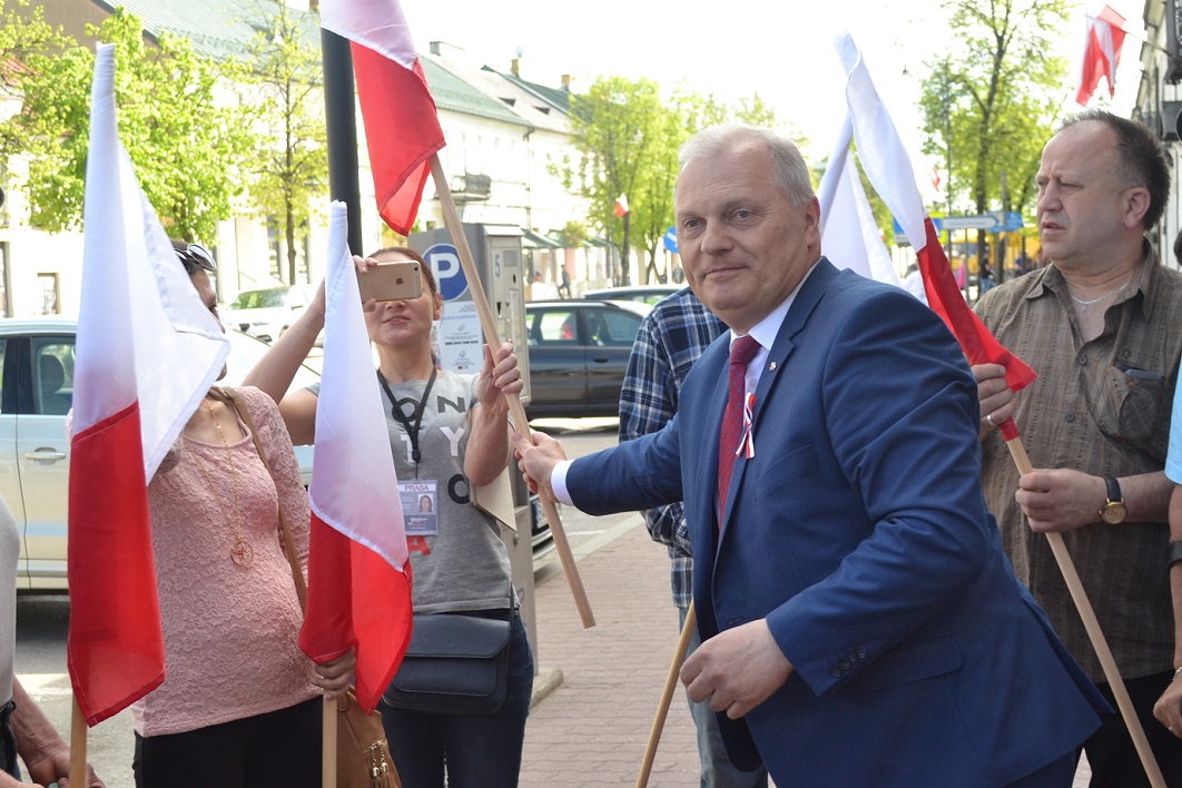 Jakie szkoły kończyli aktywiści KOD-u? - felieton Tomasza Kubaszewskiego