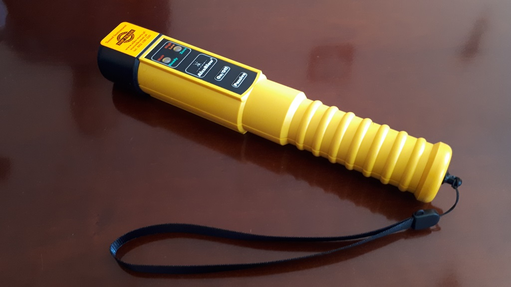 Kompletnie pijany 29-latek zjechał bwm z drogi i ugrzązł w śnieżnej zaspie