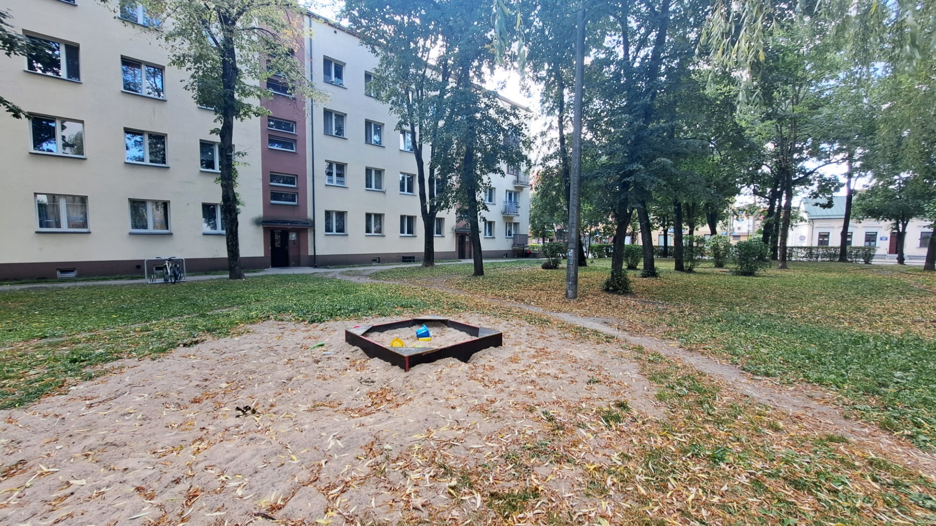 Mieszkańcy suwalskiego Osiedla II spierają się, czy lepiej zrobić plac zabaw, czy parking