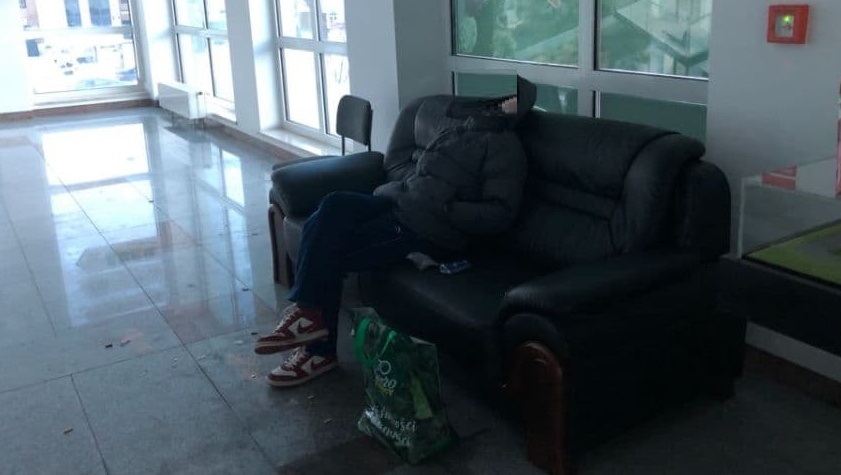 Bezdomni urządzili sobie nocną libację alkoholową w Sercu Suwałk