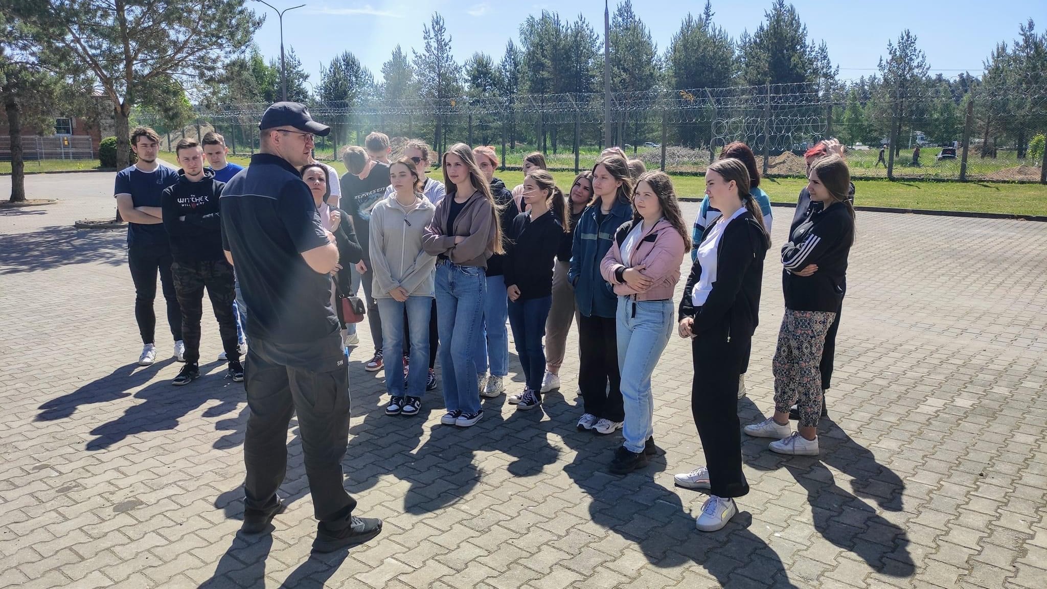 Uczniowie dowiedzieli się, jak funkcjonuje Areszt Śledczy w Suwałkach