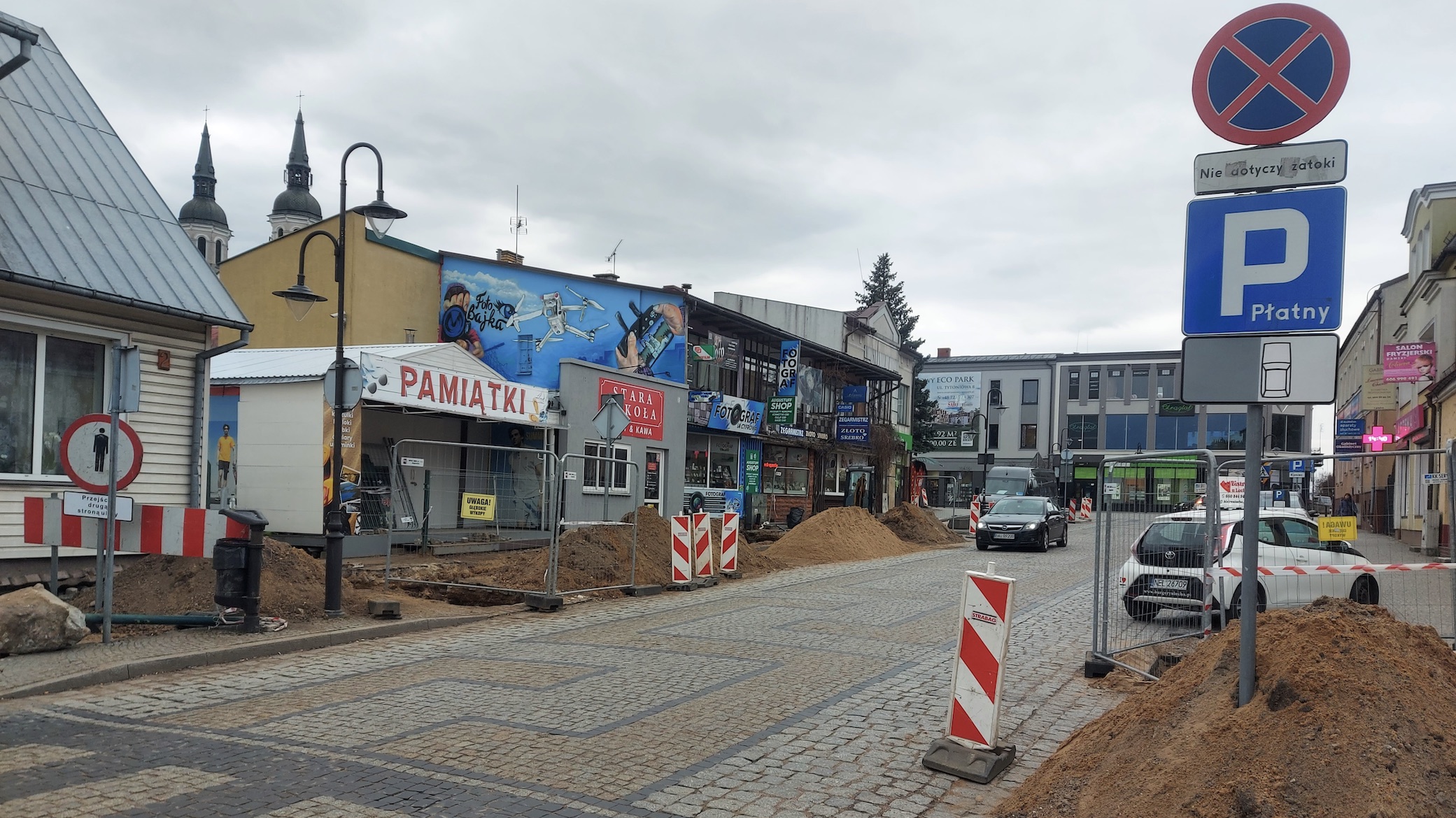 Z części chodnika na ulicy Mostowej w Augustowie zniknie kostka brukowa