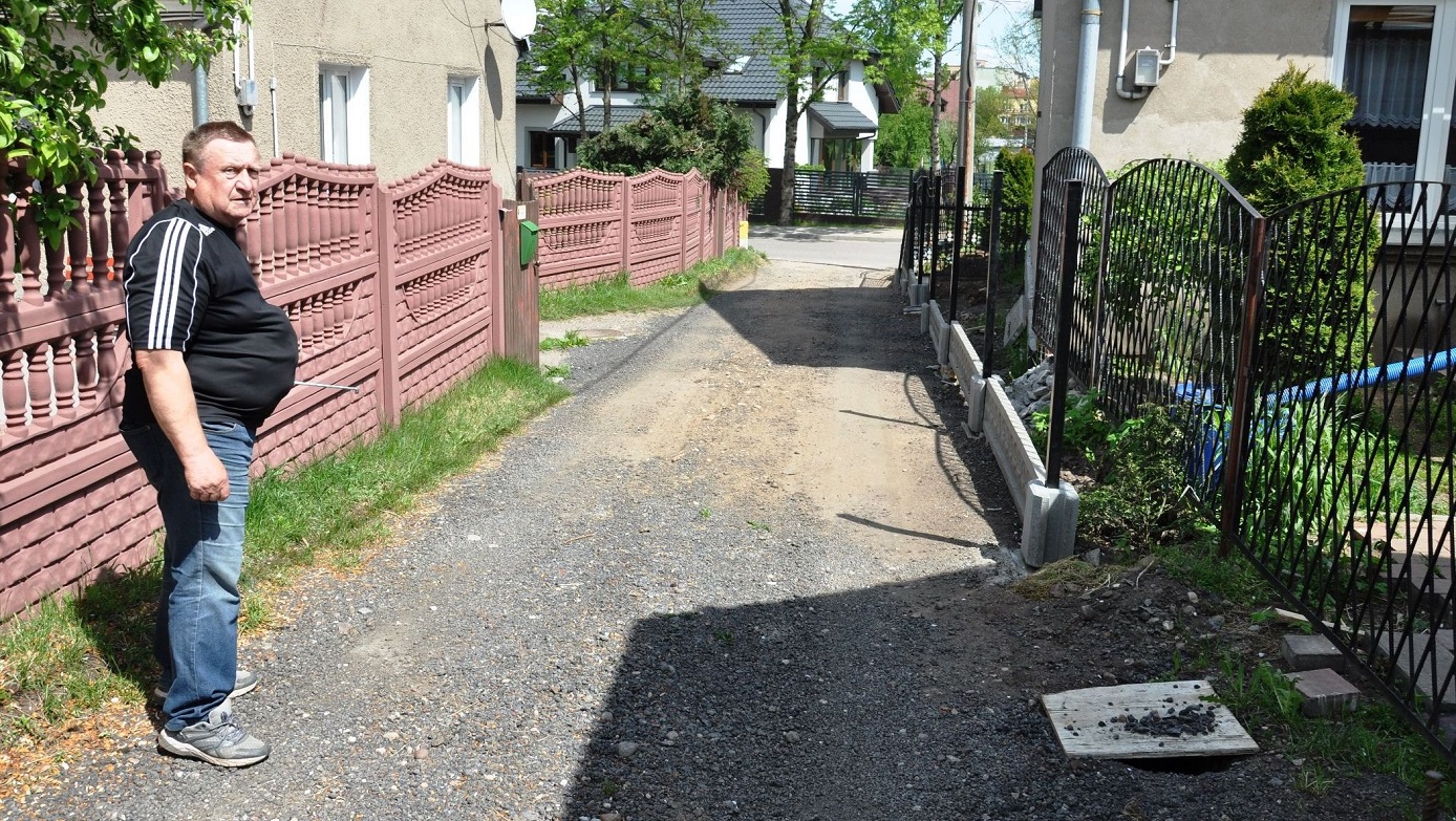 Skończą się problemy suwalczan z ulicy Staszica, którym sąsiad ogranicza dojazd do posesji