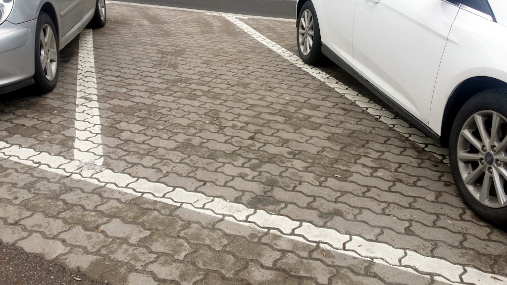 Suwałki. Parking przy pawilonie handlowym „Stokrotka” przy ulicy Noniewicza, wkrótce zostanie wyremontowany