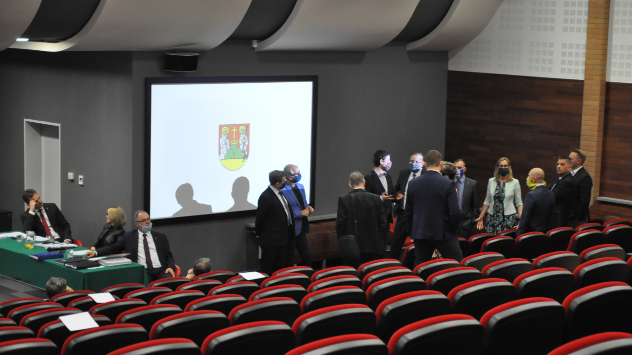 Prezydent spacyfikował bunt radnych