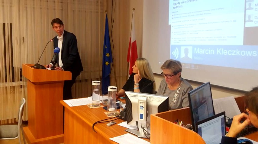 Odwołany dyrektor WORD-u, zaskarżył decyzję augustowskich radnych