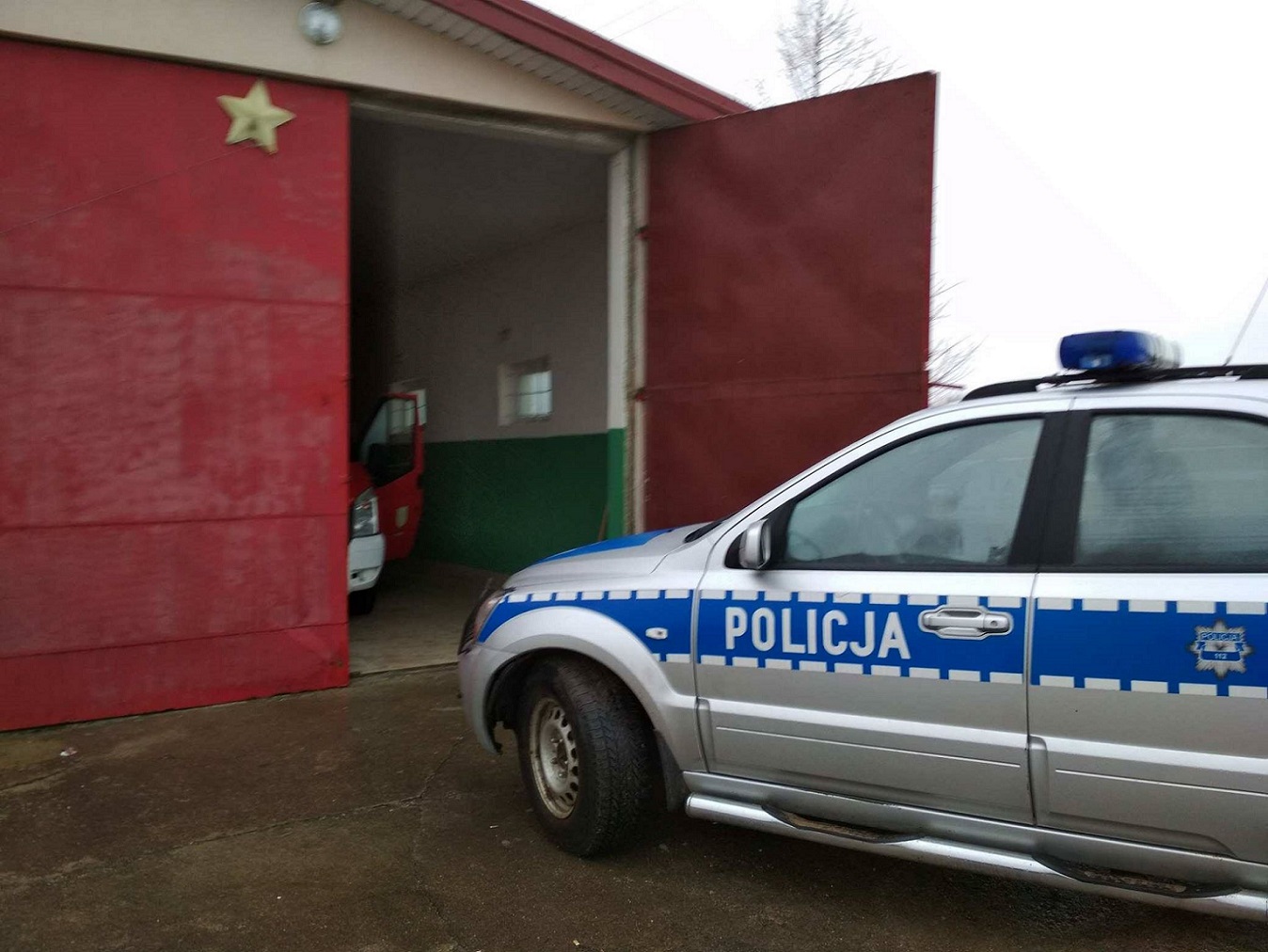 Policja szuka złodziei sprzętu gaśniczego z remizy w gm. Wiżajny