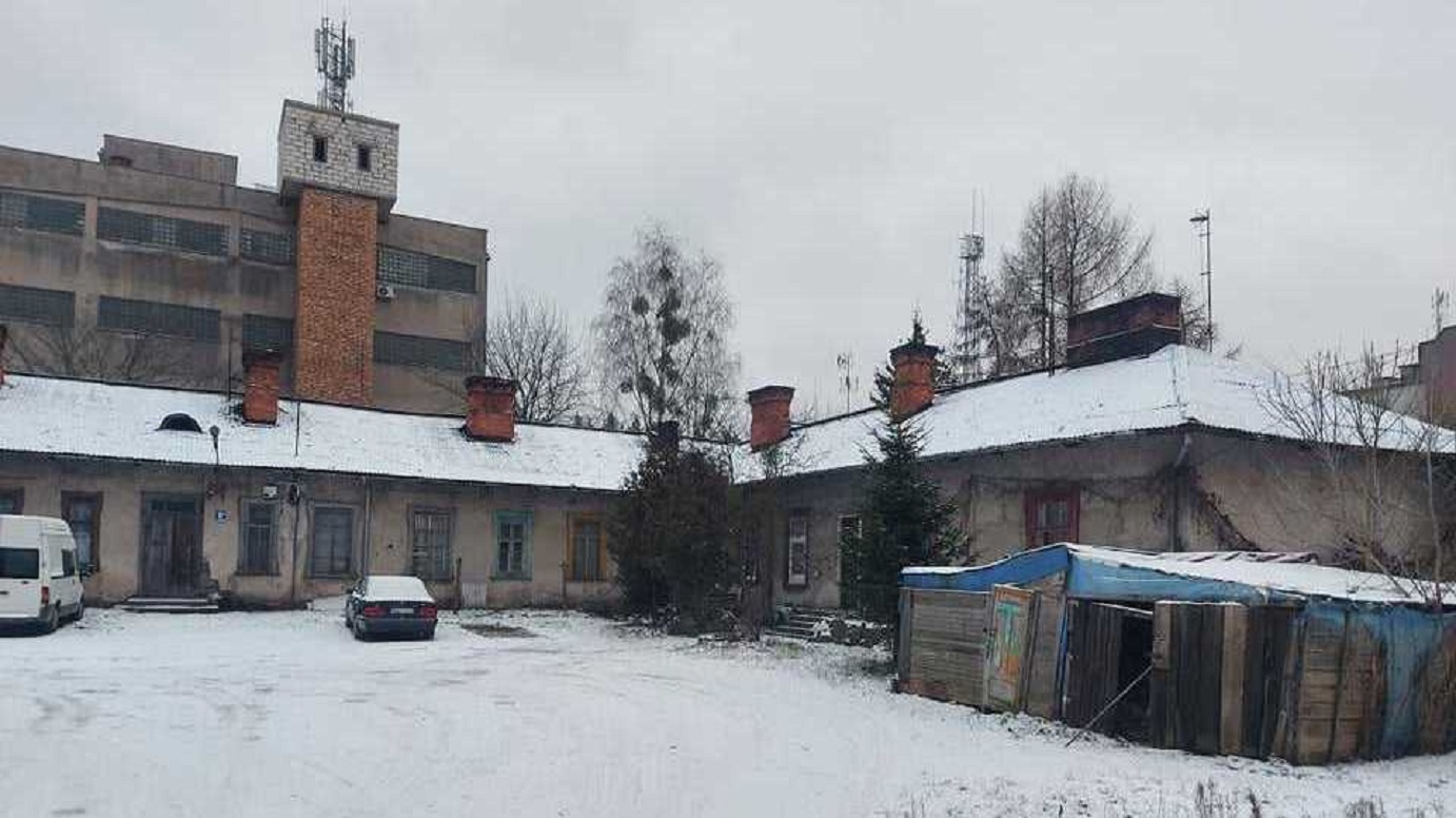 Zniknie „Podkowa” - charakterystyczny budynek w augustowskiej dzielnicy Koszary