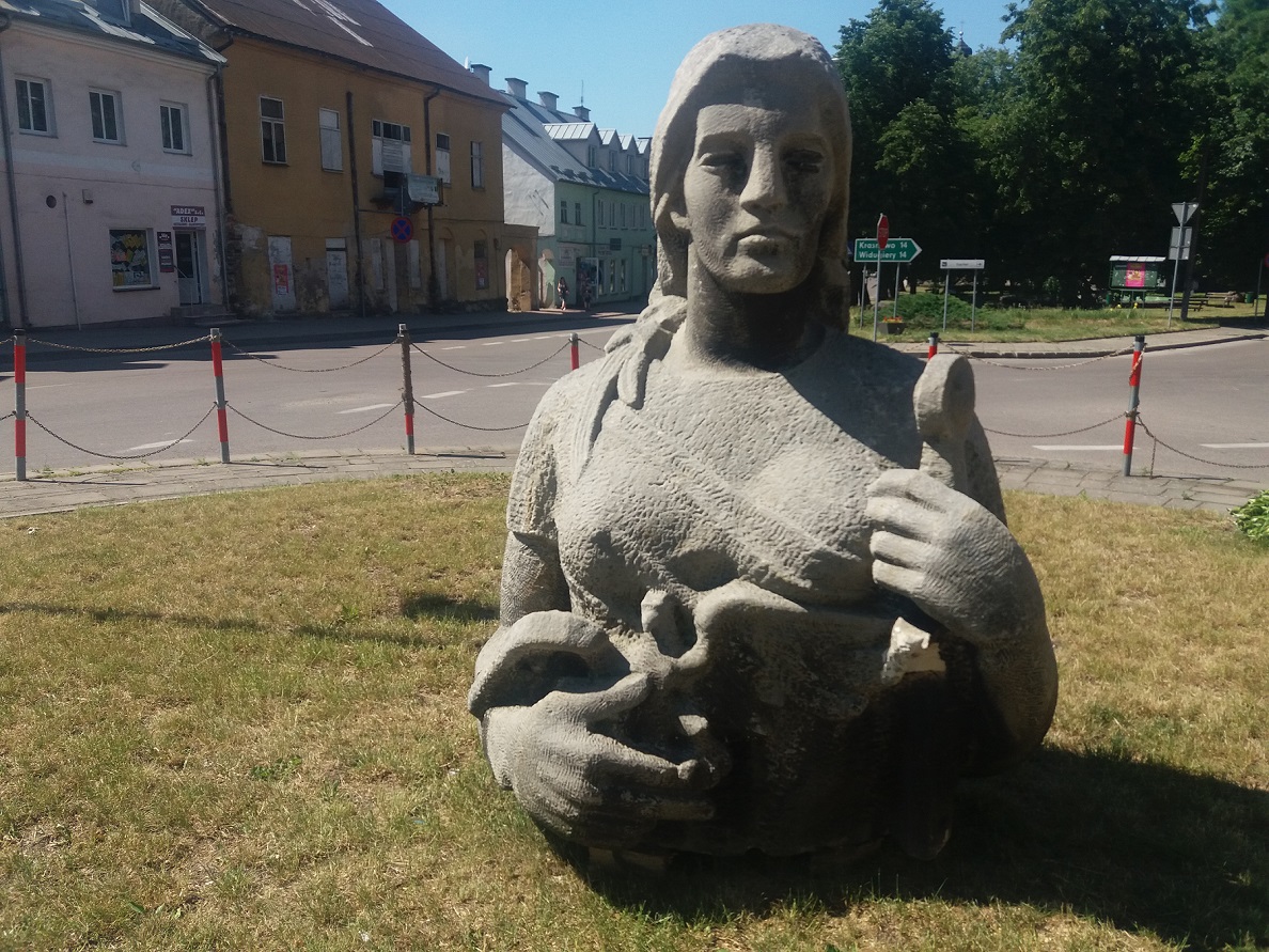Matka Polka wyjedzie z Sejn. Pomnik trafi do warszawskiego muzeum
