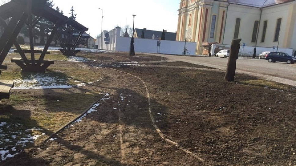 Co to za wykopy na Placu Dominikańskim w Sejnach?