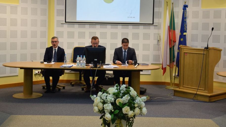 Niewiele brakowało, a suwalscy radni znów nie stanęliby w obronie Jana Pawła II