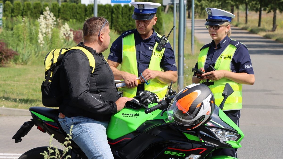 Suwalska policja kontroluje prędkość i bezpieczeństwo motocyklistów
