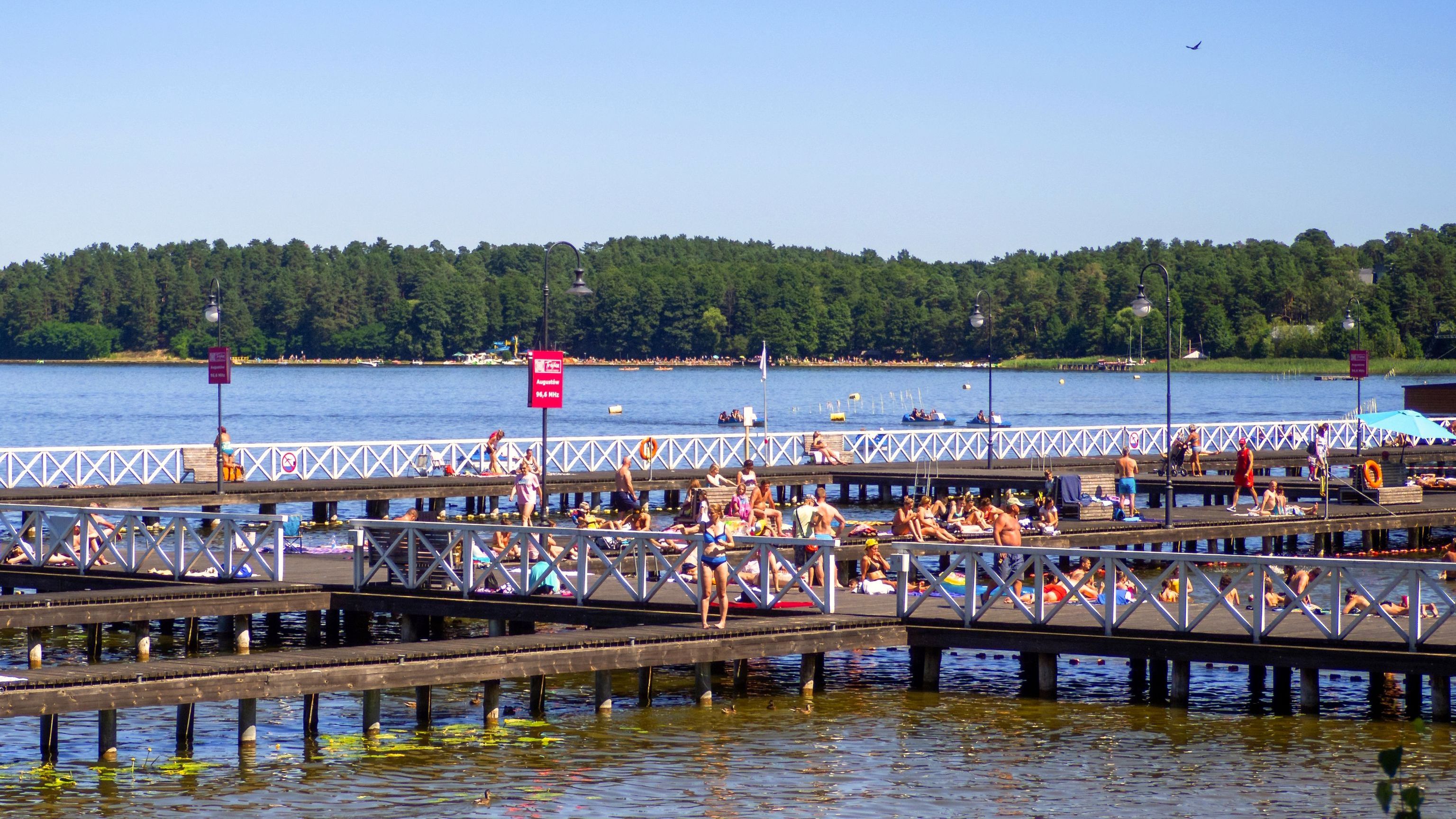 Stan augustowskiego molo nad jeziorem Necko zaniepokoił mieszkańców