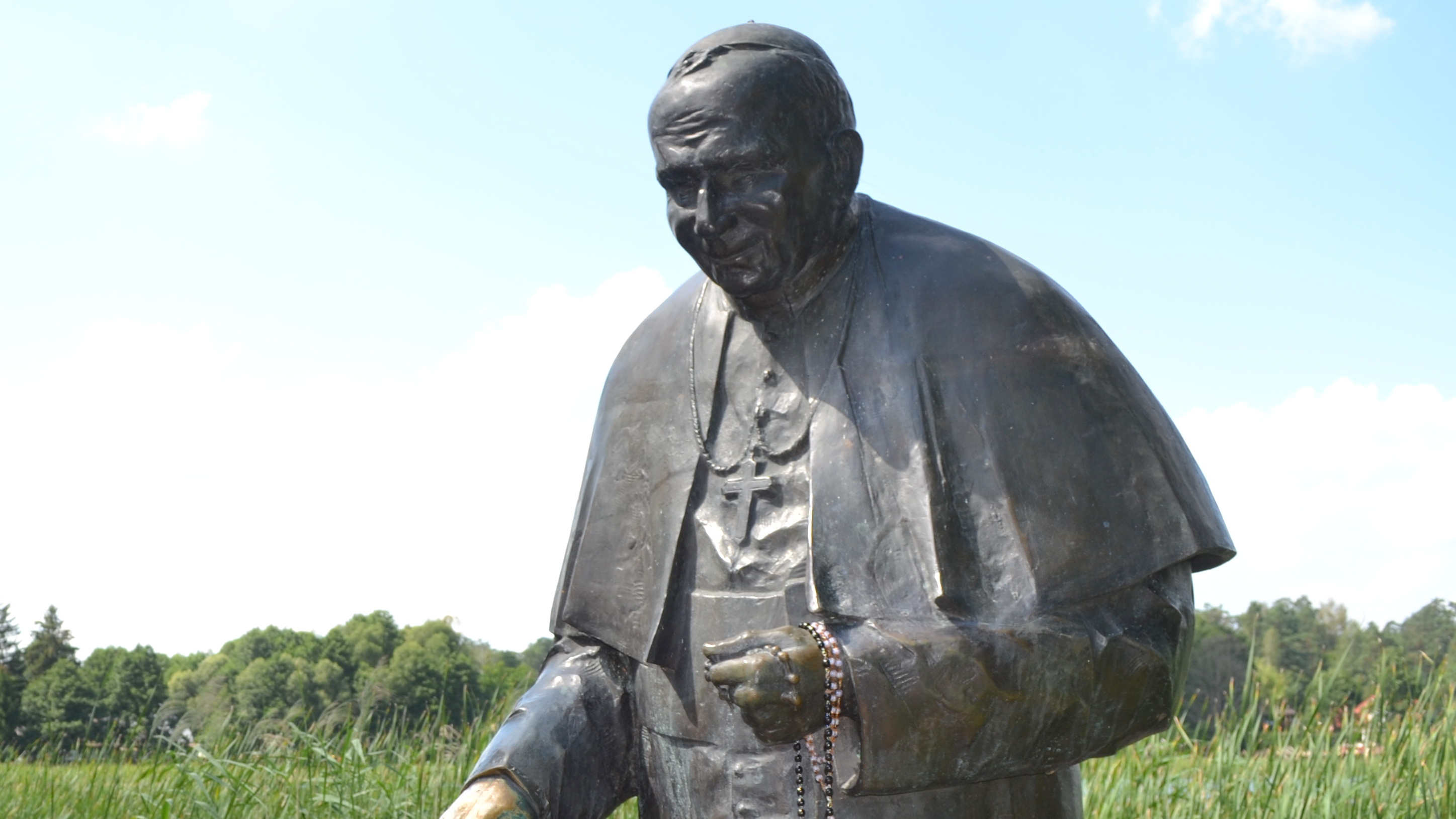 Radni z Augustowa stoją w obronie św. Jana Pawła II