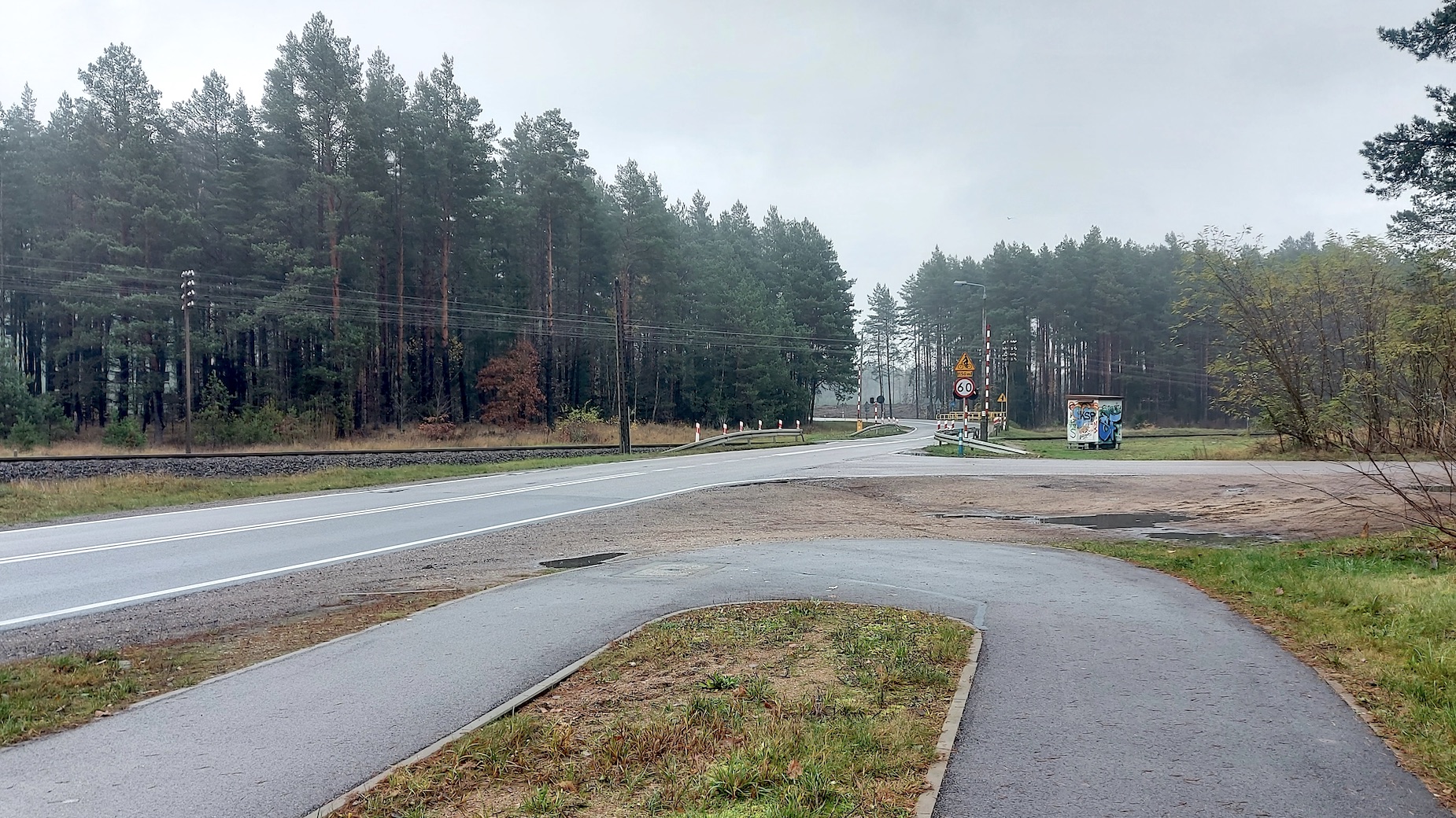 Mieszkańcy Augustowa skarżą się na niebezpieczny odcinek ścieżki rowerowej z miasta do Przewięzi