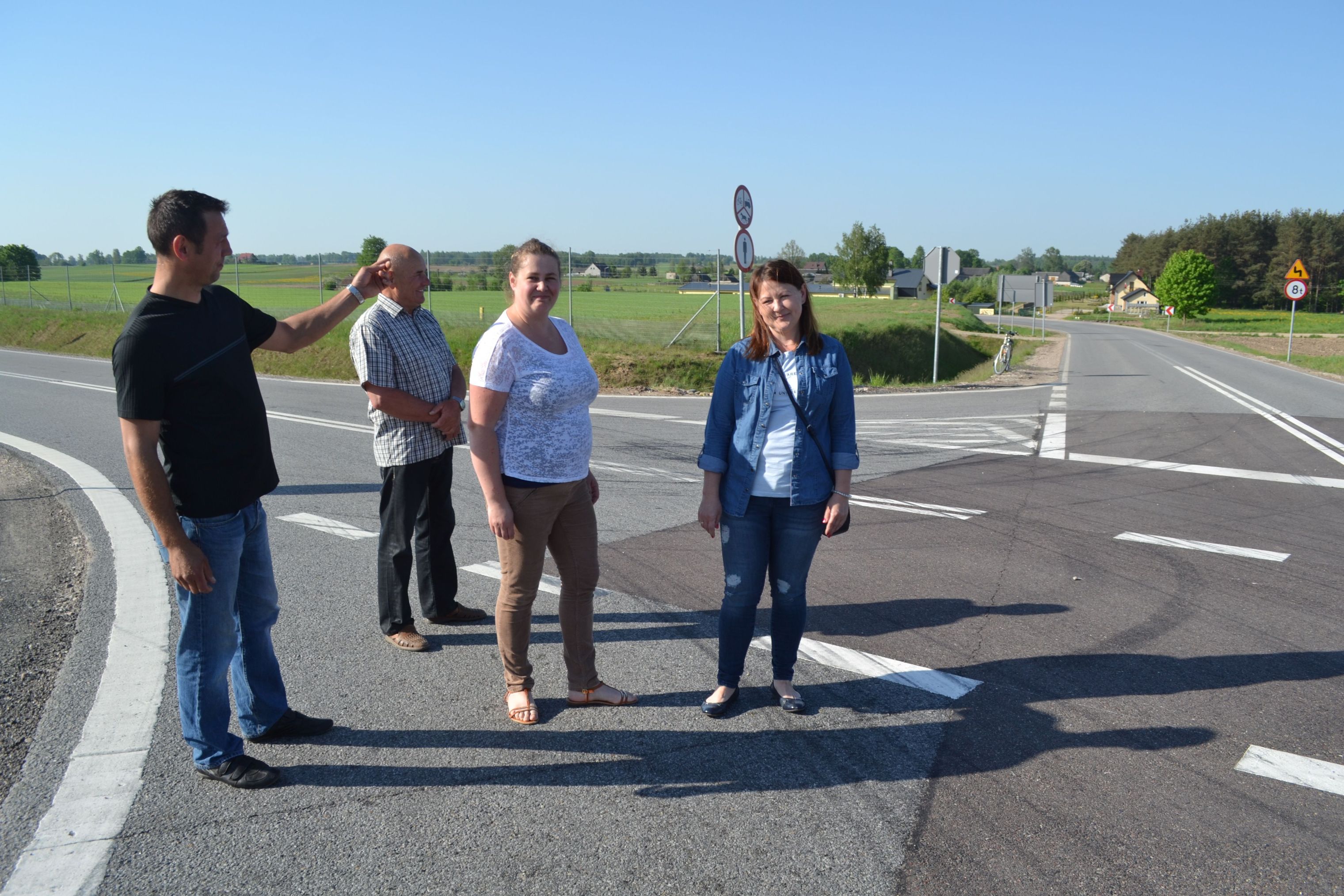 Rolnicy chcą chodnika przy niebezpiecznym skrzyżowaniu koło Raczek