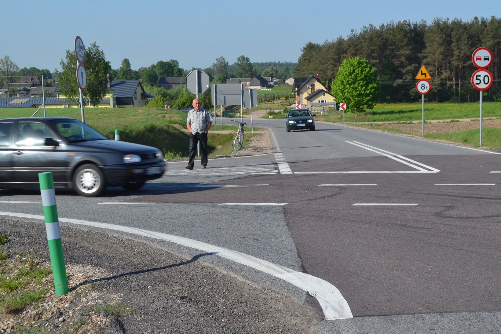 Mieszkańcy wsi w pobliżu skrzyżowania na obwodnicy Raczek domagają się lepszego oznakowania drogi