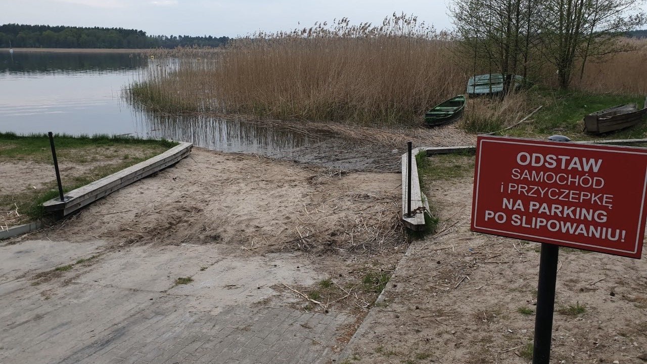 Augustowianie skarżą się na zaniedbany slip, czyli punkt do wodowania łodzi