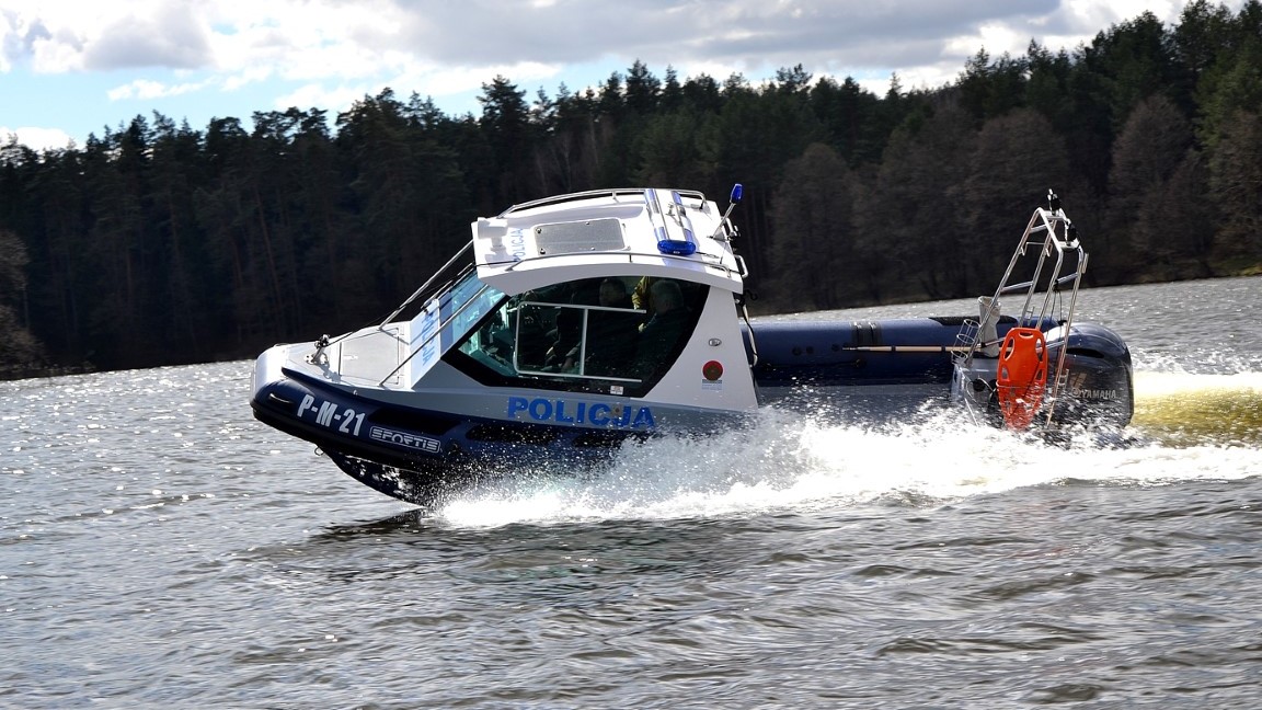 Ponad 1000 jednostek pływających skontrolowała w sezonie letnim policja wodna na augustowskich jeziorach