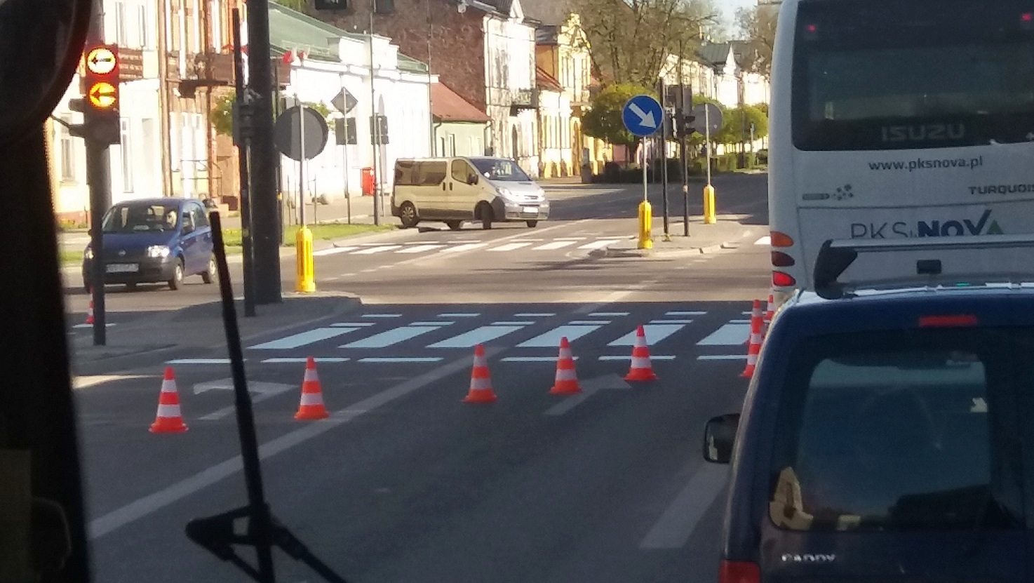 Suwalczanie skarżą się, że w godzinach szczytu służby drogowe malują oznakowanie na jezdniach