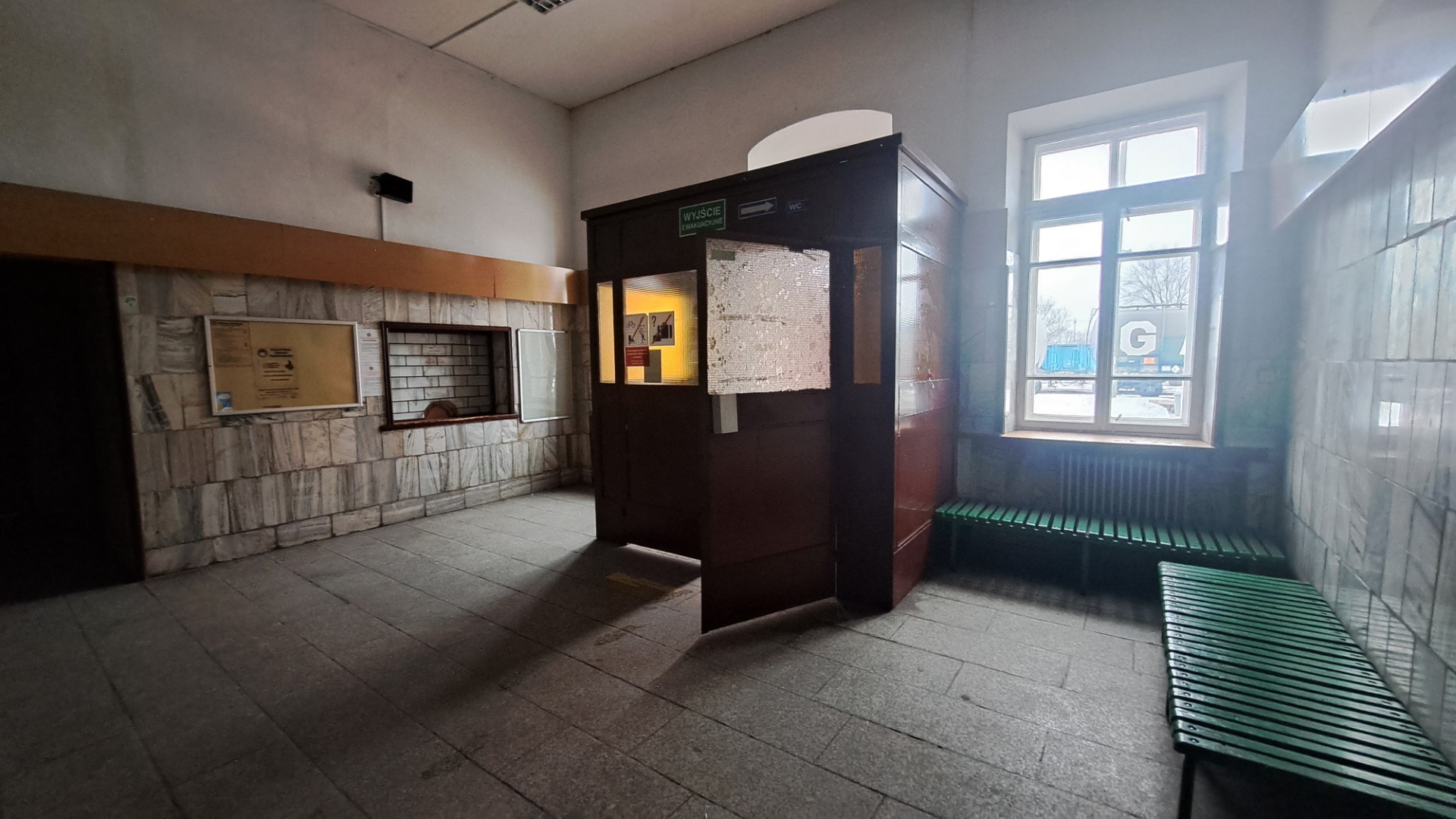 Dworzec kolejowy w Suwałkach wystawia miastu jak najgorszą opinię