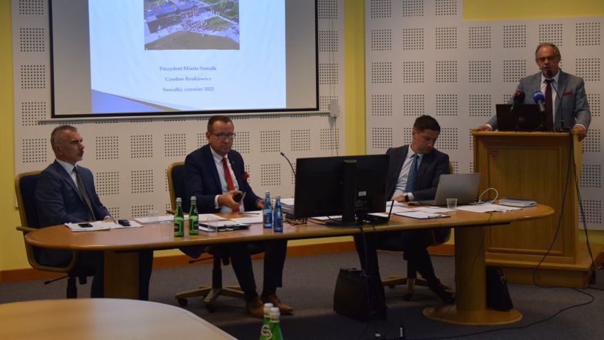 Koalicja chwaliła za dbałość o finanse, a opozycja krytykowała za uleganie deweloperom