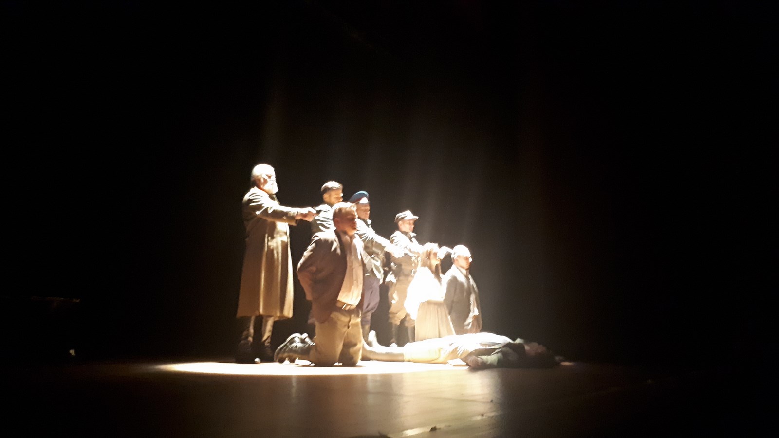 Zabrakło miejsc dla uczniów na spektakl "Obława" w Suwałkach