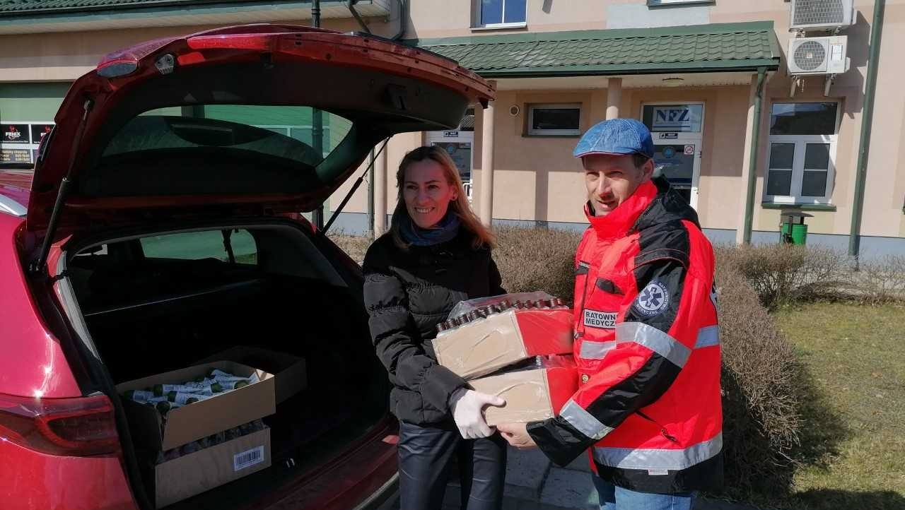 Kremy do rąk i żele do kąpieli przekazało suwalskiemu szpitalowi Centrum Aktywności Społecznej "Pryzmat"
