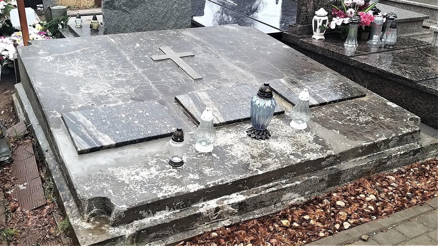 Dzisiaj rozpoczyna się renowacja nagrobka przedwojennego prezydenta Suwałk Jana Szmidta