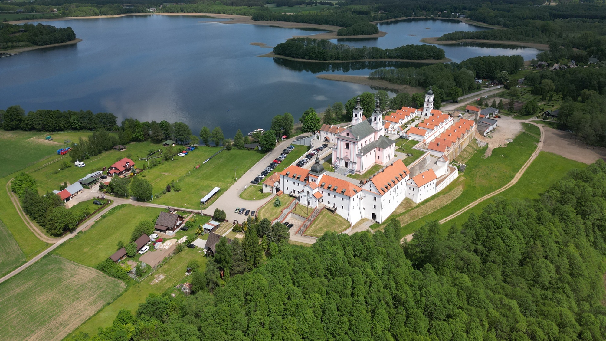 W piątek (15.08) w Wigrach odbędą się uroczystości ku czci Wniebowzięcia NMP, a także trzecia edycja Jarmarku Kamedulskiego