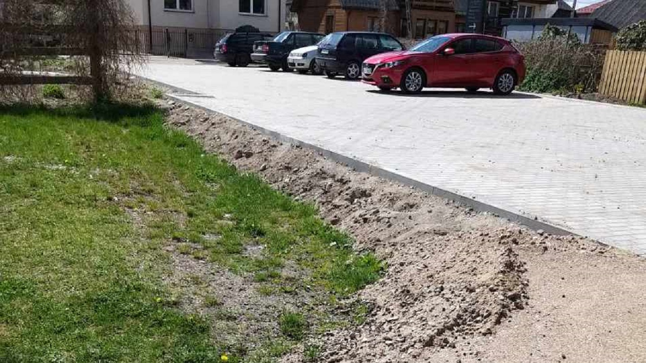 Dopiero na sesji augustowscy radni zdecydują, czy burmistrz miał prawo zbudować parking na spornej działce