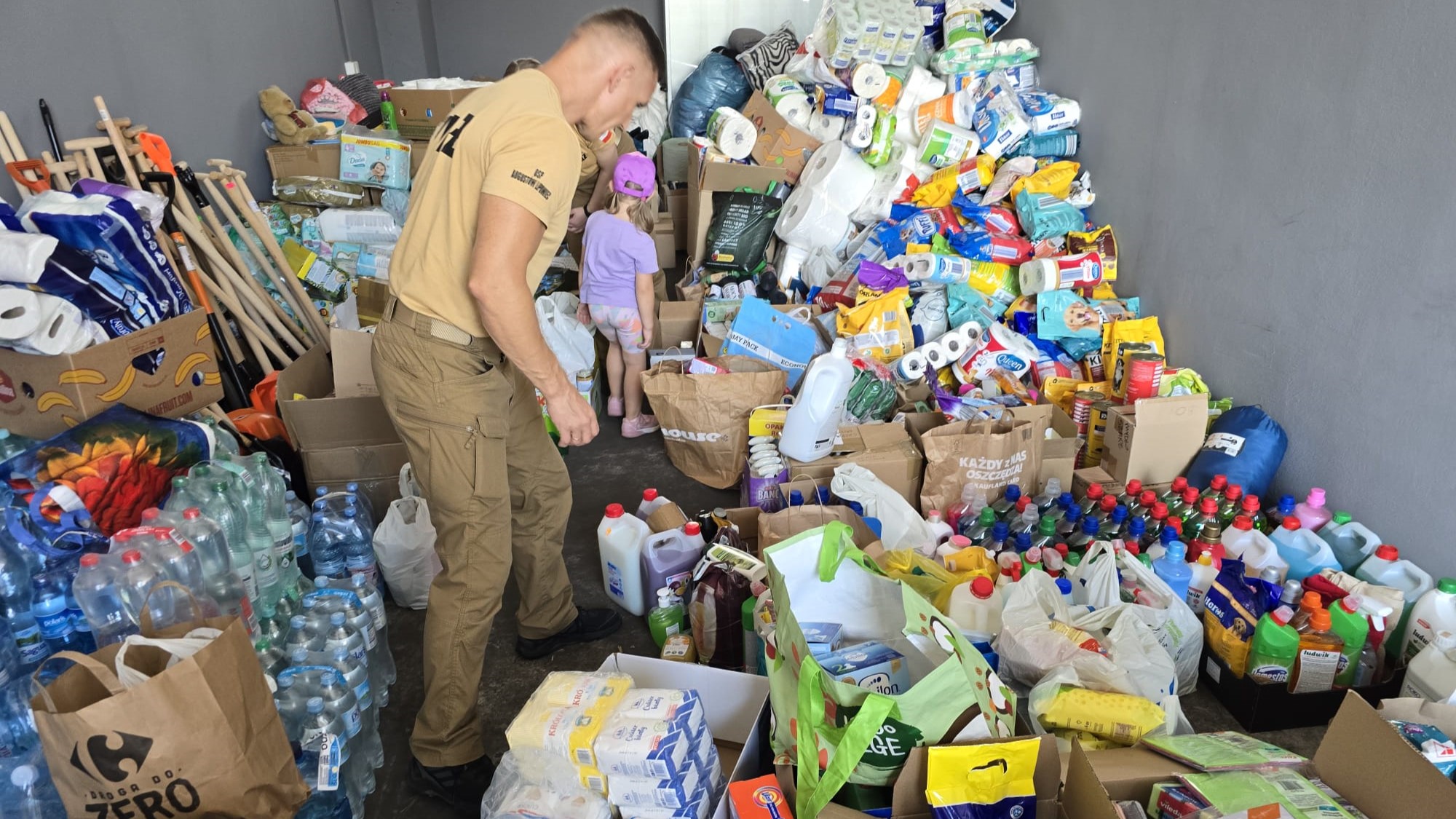 Strażacy z OSP Augustów-Lipowiec wyruszyli z darami dla mieszkańców zalanych przez powódź