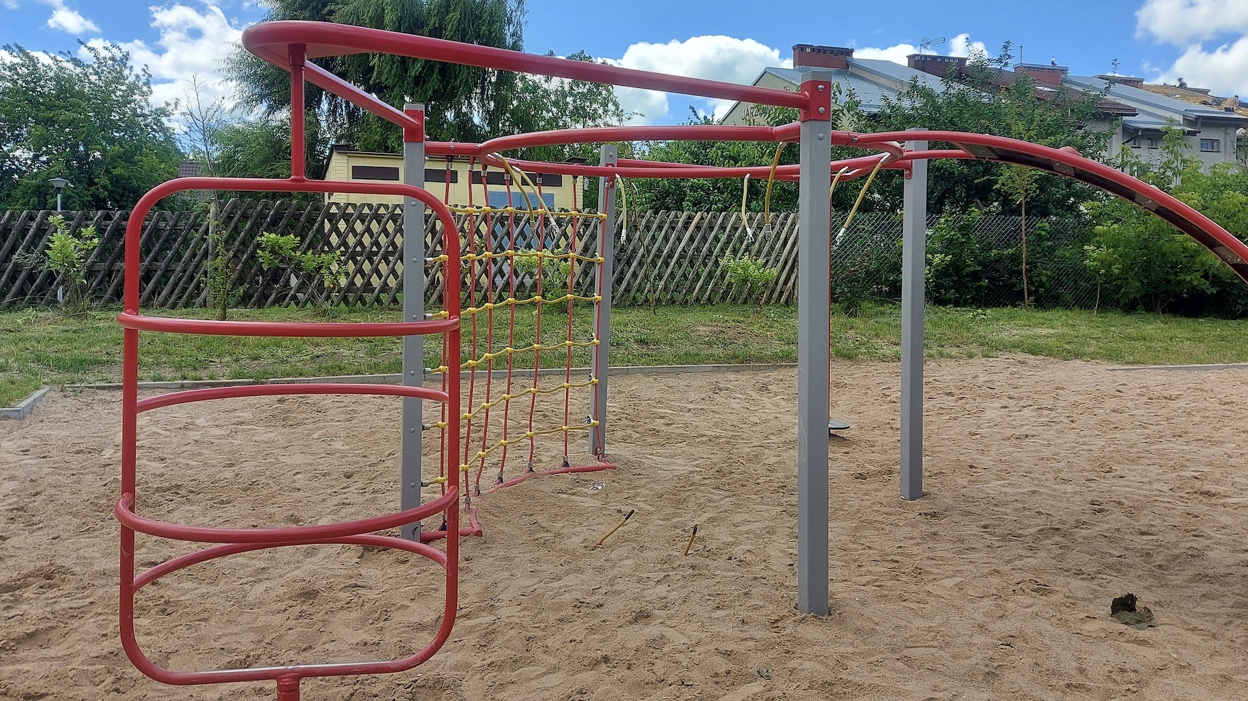 Suwalczanie skarżą się, że plac zabaw na ulicy Łokietka jest w fatalnym stanie