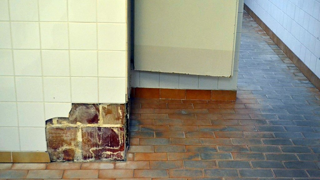 Trzy firmy zgłosiły się do przetargu  na remont szatni przy basenie w Szkole Podstawowej nr 10 w Suwałkach