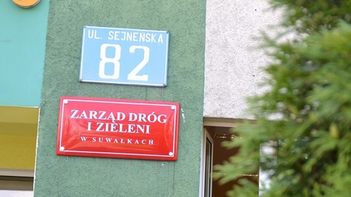 Od niepalących się latarni, przez dziury w drodze, po akty wandalizmu