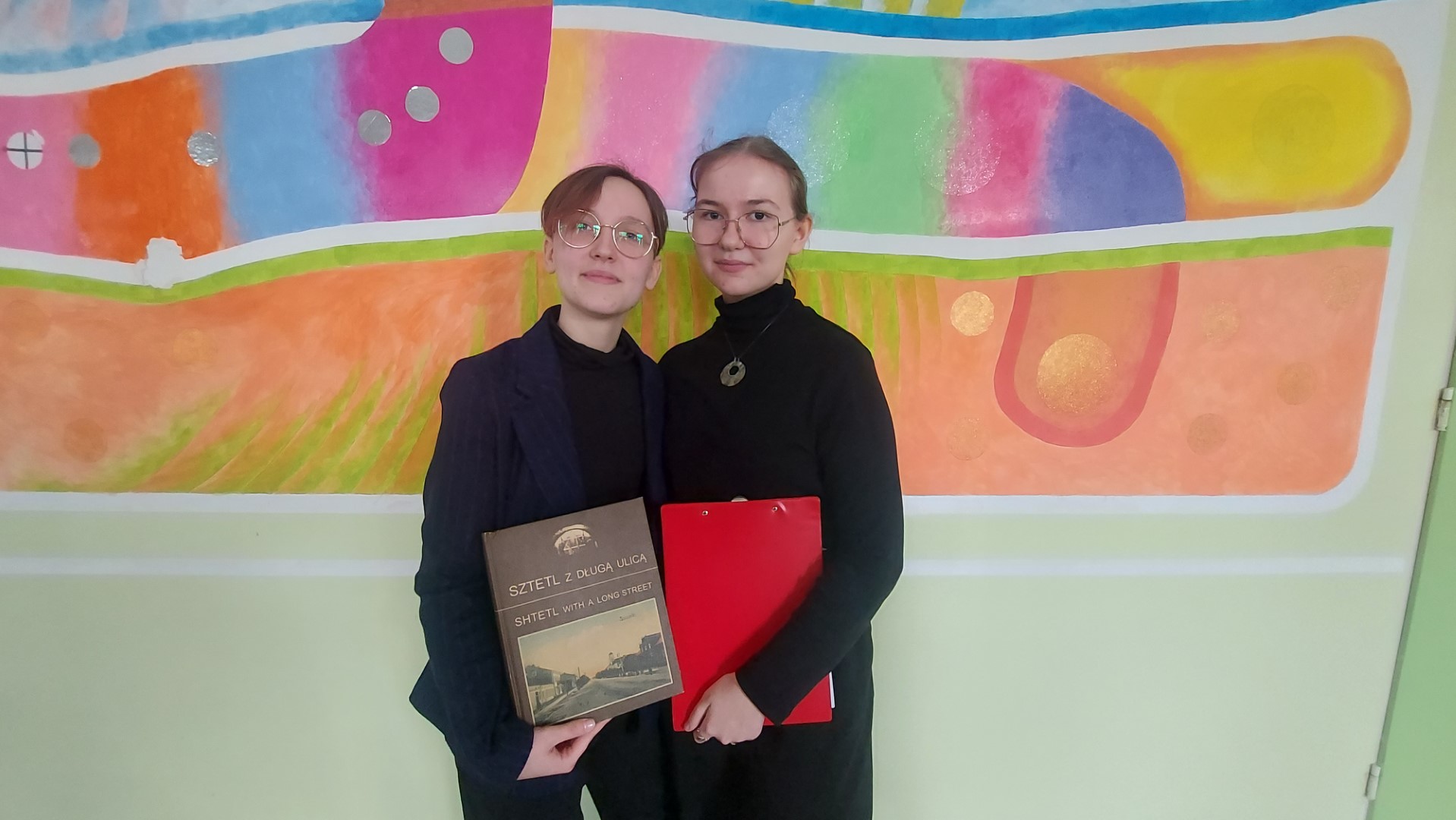 Dzięki pracy nad tym projektem poznały losy suwalskiego Żyda, który trafił do obozu w Auschwitz