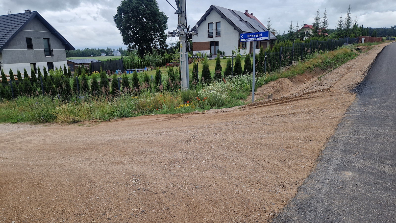 Mieszkańcy podsuwalskiej Nowej Wsi skarżą się na stromy wjazd do ich posesji